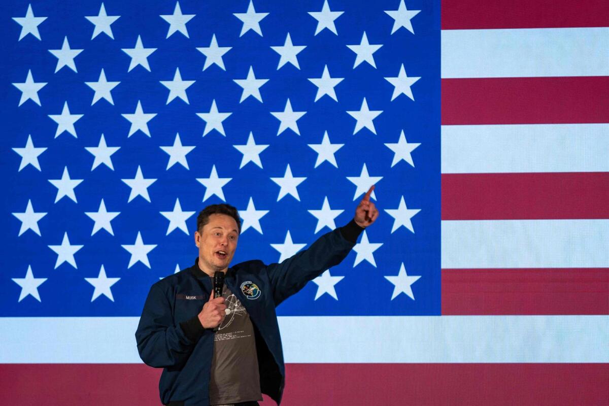 A Jornada Empreendedora de Elon Musk e a Importância de Autorização de Trabalho para Estudantes Internacionais